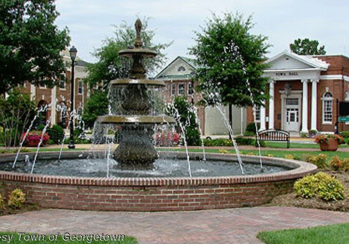 Georgetown-Fountain-TownHall