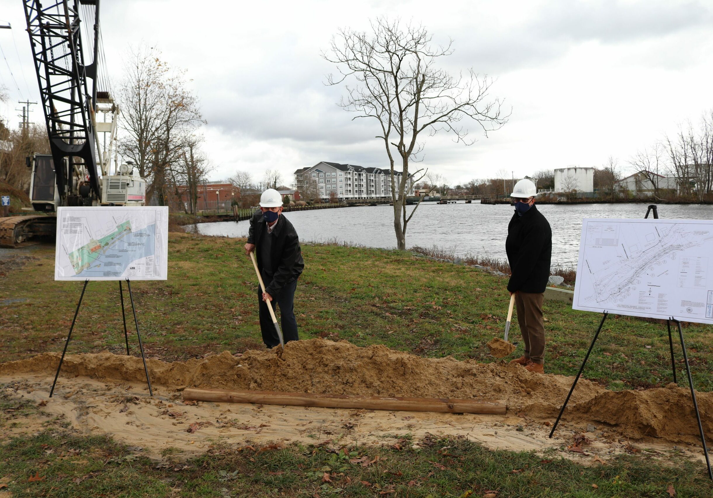 (Left: Randall Larrimore, Chair of the Board of Directors, Chesapeake Conservancy, and Right: Seaford Mayor David Genshaw) Photo by Trisha Newcomer/City of Seaford