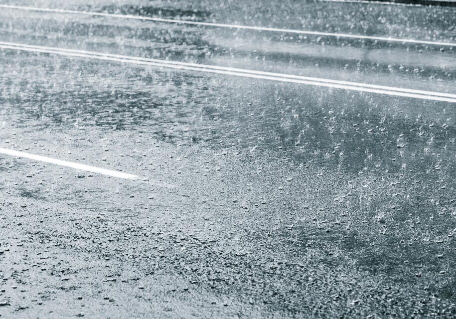 Heavy Rain on Street - Photo: © Copyright Mr Twister/Shutterstock