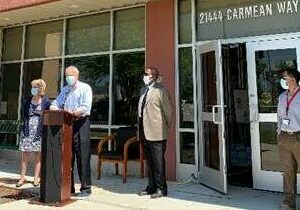 Senator Tom Carper visited La Red Health Center in Georgetown Tuesday (photo courtesy of Sen. Tom Carper's office)